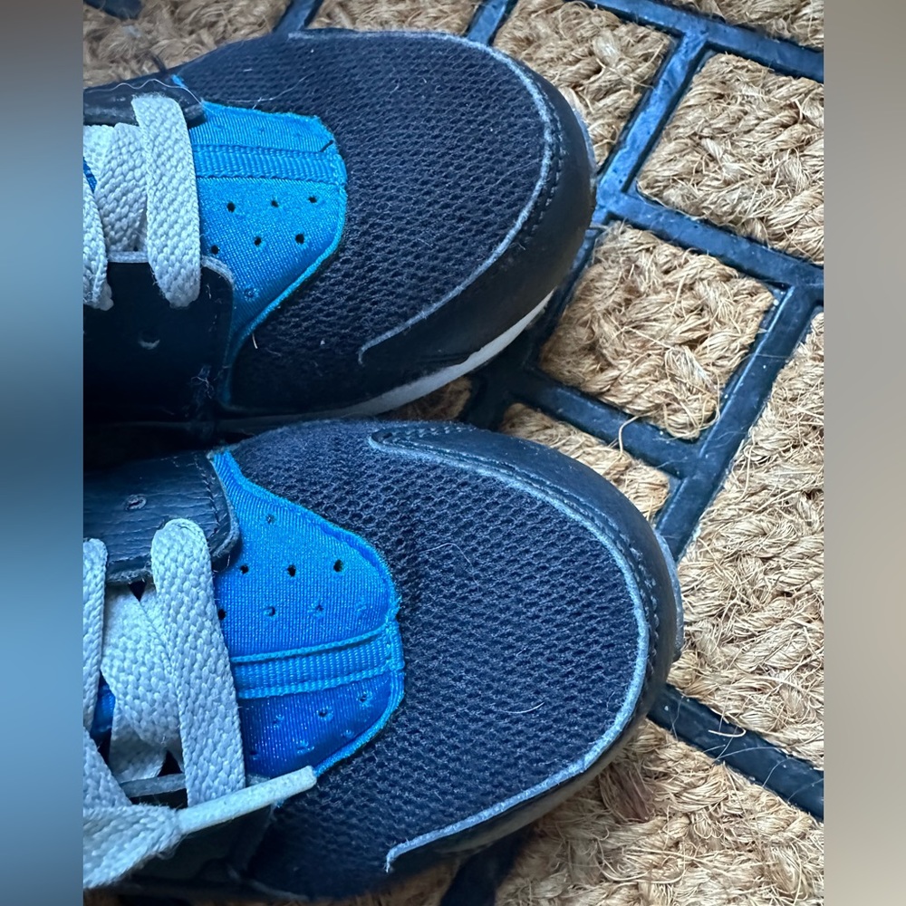 Nike kids Huarche Run sneakers, size US 3.5Y/EU 35.5 - Picture 2 of 15